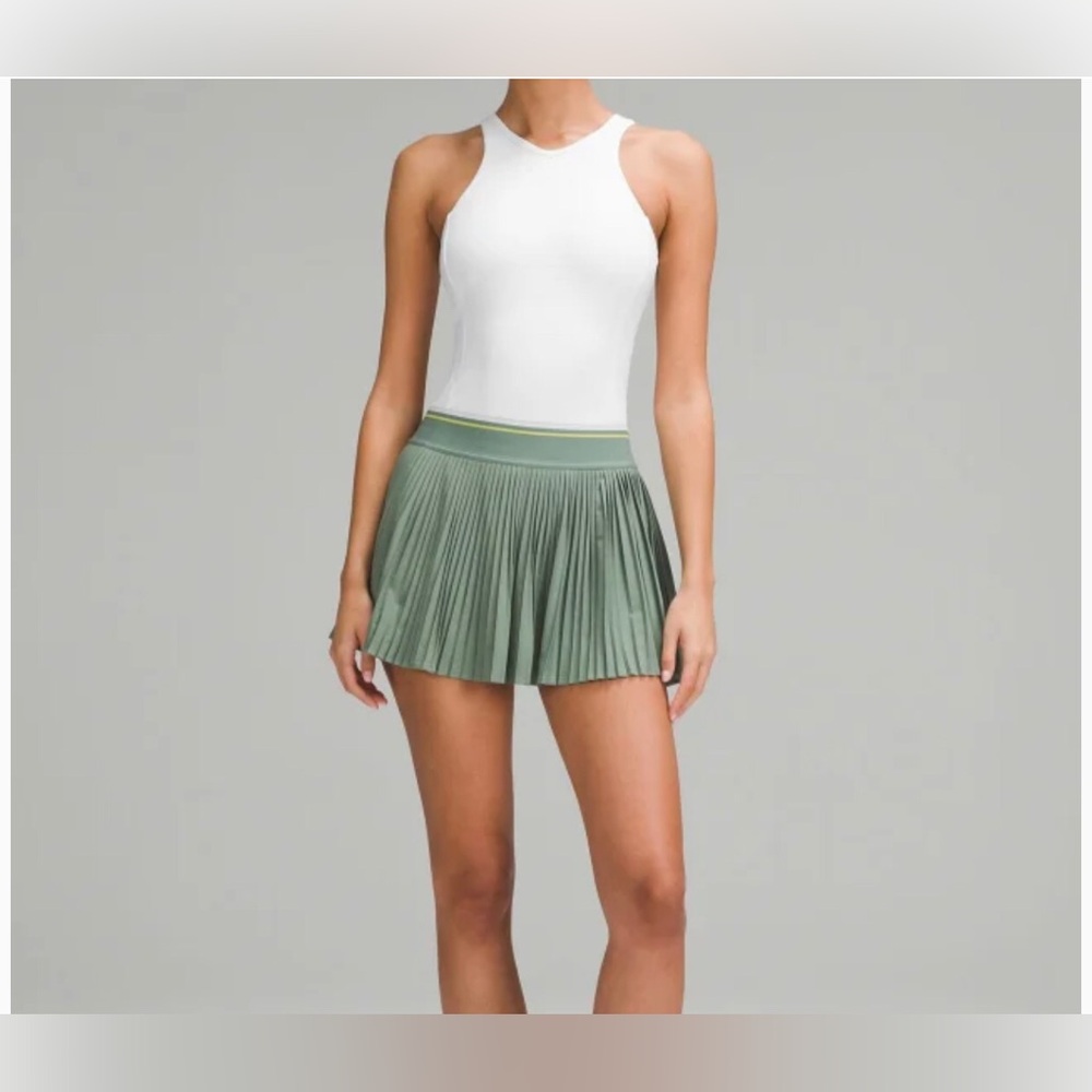 New Lululemon waist length V-neck tennis tank - Picture 2 of 13